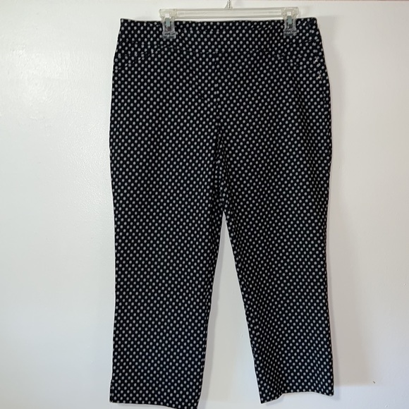 Adrienne Vittadini Pants - Adrienne Vittadini Black/white Flowered Pull-on Crop Pants
